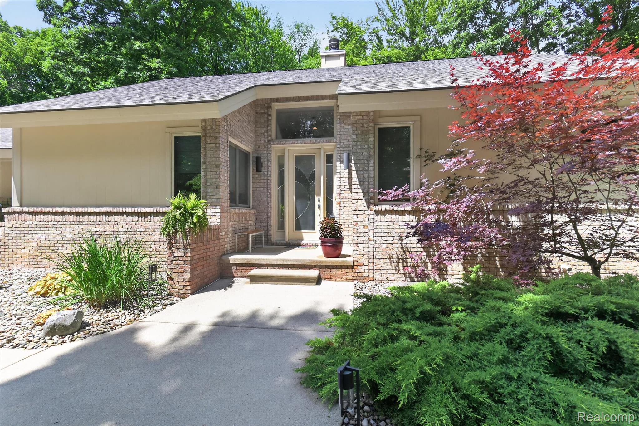 5388 Hartland Road Fenton, MI 48430 - Photo 3 of 74 05-5388-Hartland-Rd-WindowStill.jpg