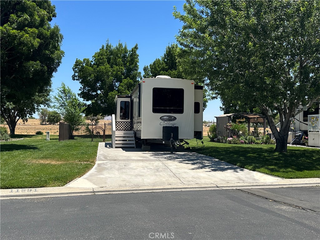 11591 Ridgemark Road Apple Valley, CA 92308 - Photo 2 of 24