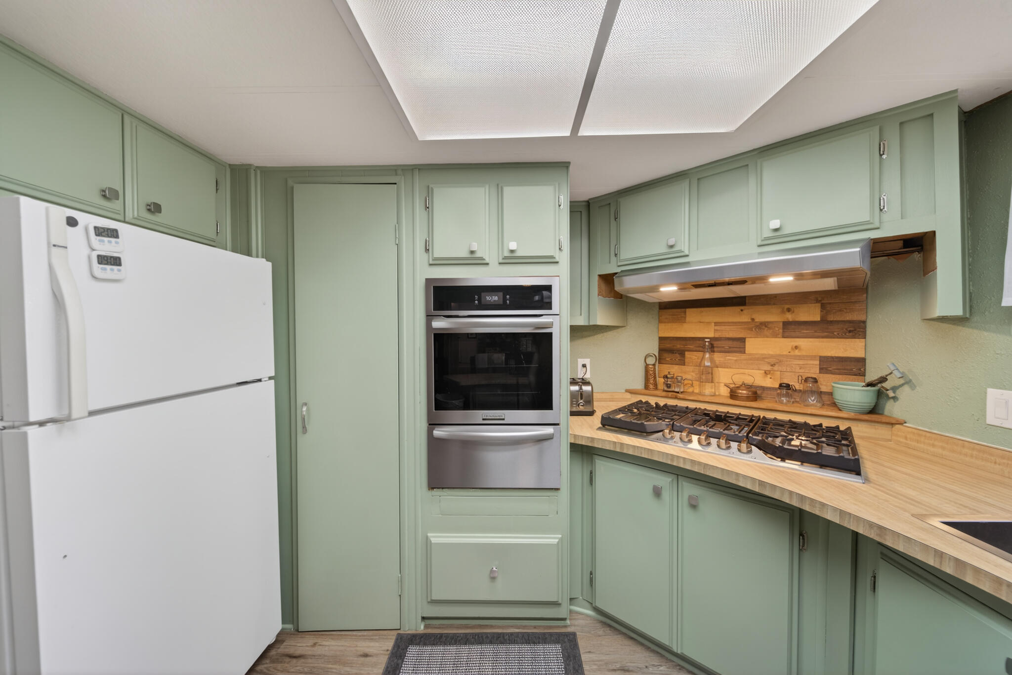 1059 Eagle Nest Road Redding, CA 96003 - Photo 19 of 44 a kitchen with a refrigerator and a stove top oven