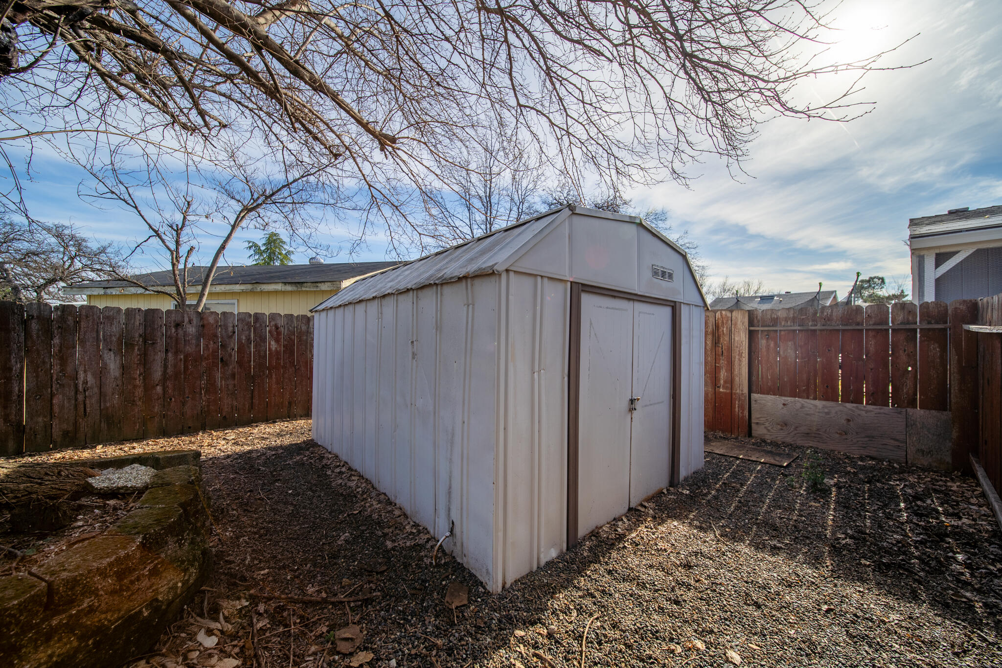 1059 Eagle Nest Road Redding, CA 96003 - Photo 29 of 44 a backyard of a house