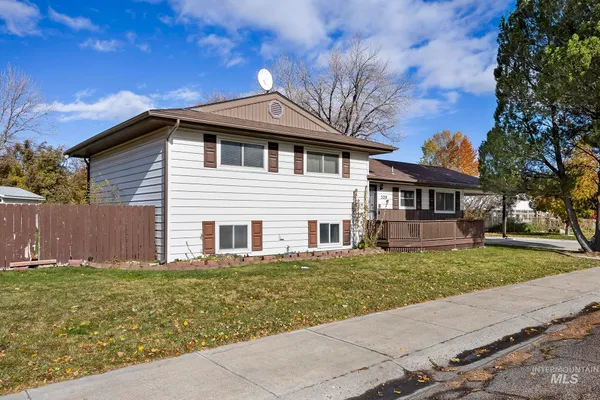 $319,900 | 320 East 23rd Drive, Burley, ID 83318