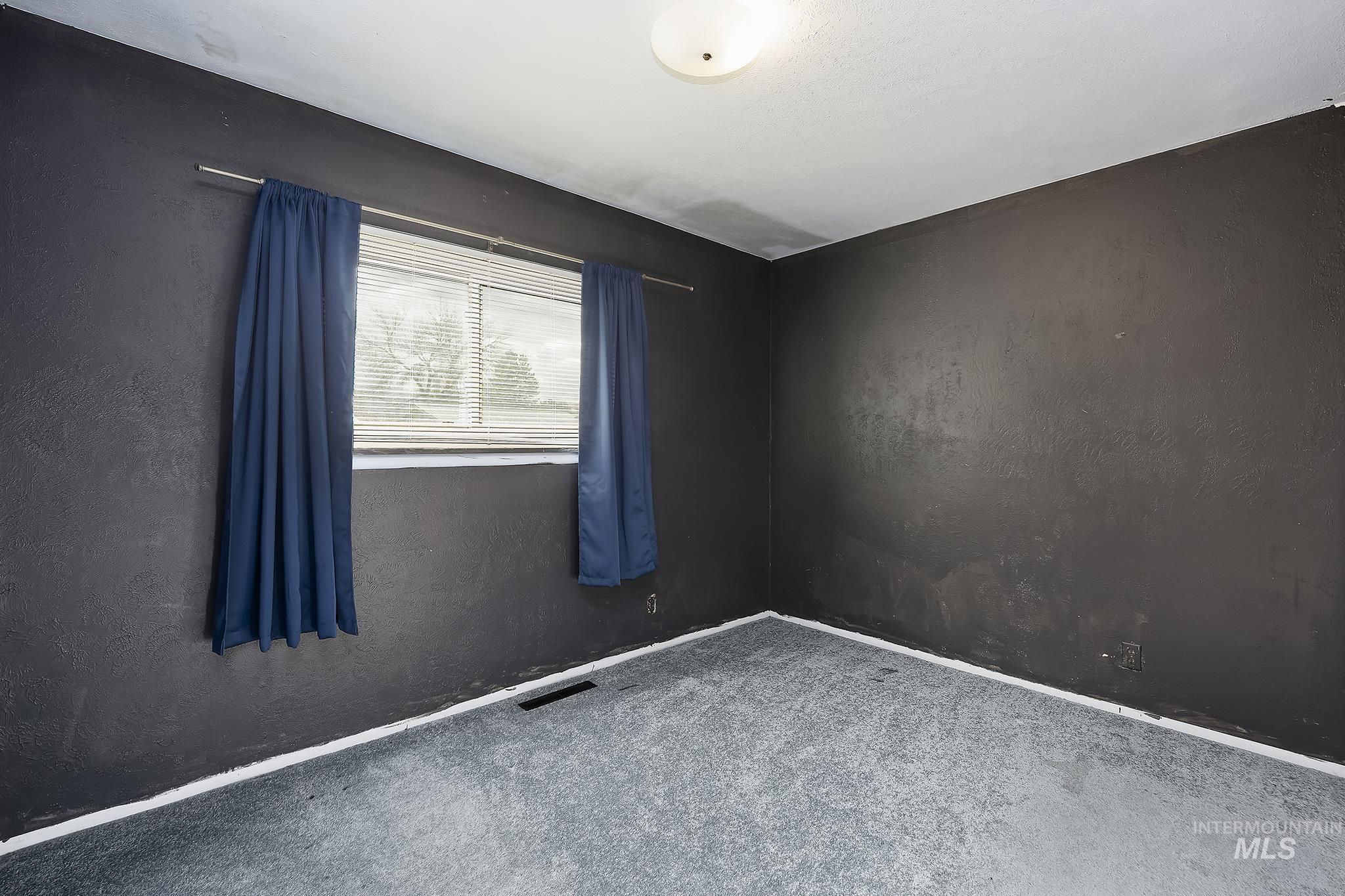 320 East 23rd Drive Burley, ID 83318 - Photo 22 of 34 Carpeted empty room featuring a textured wall and baseboards