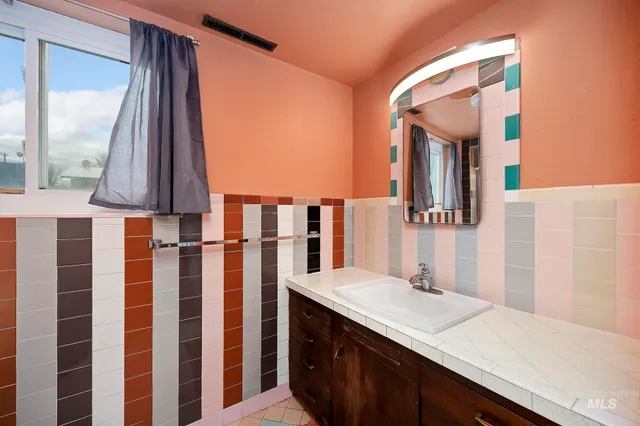 $324,900 | 320 East 23rd Drive, Burley, ID 83318