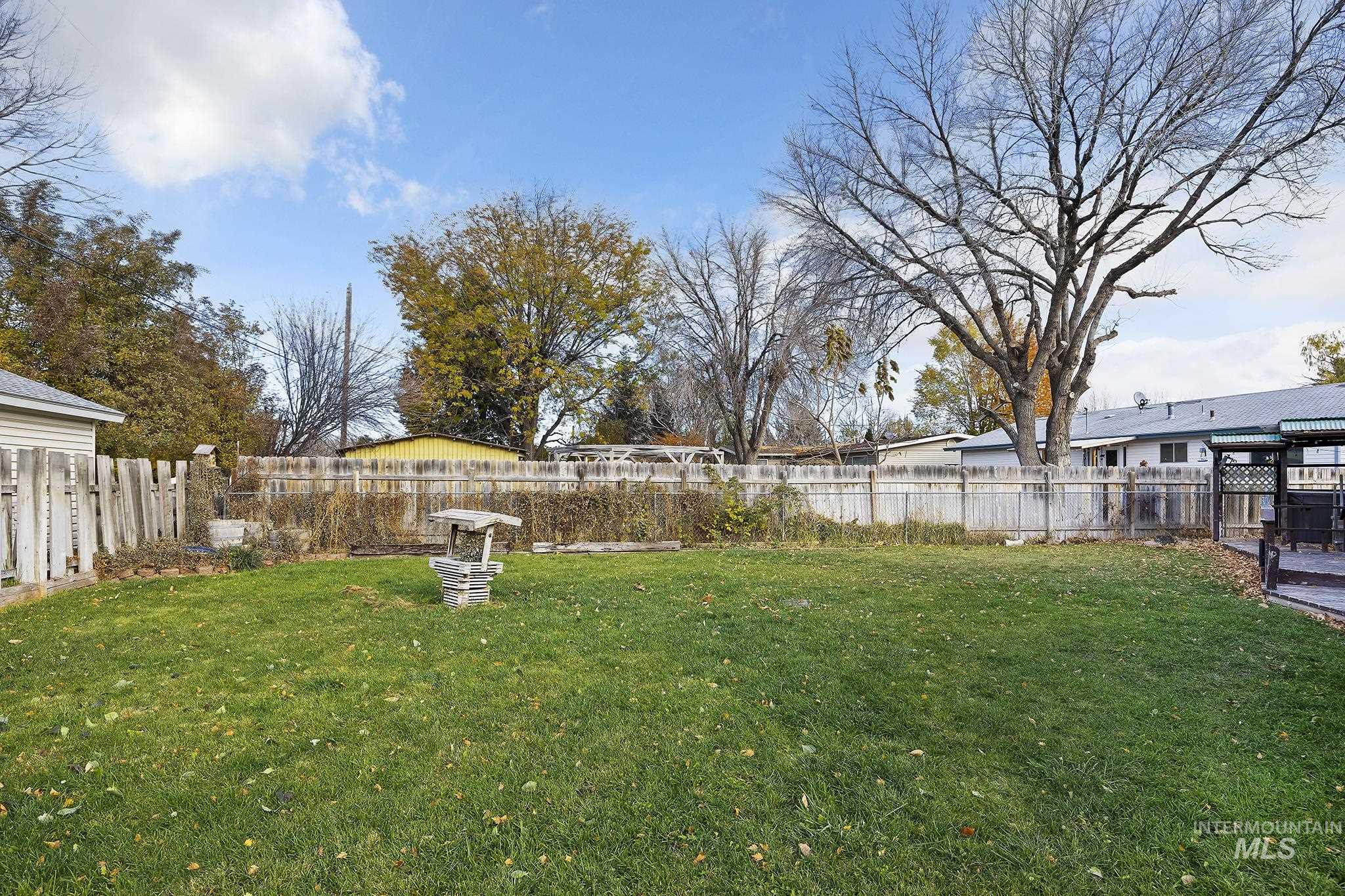 320 East 23rd Drive Burley, ID 83318 - Photo 31 of 34 View of fenced backyard