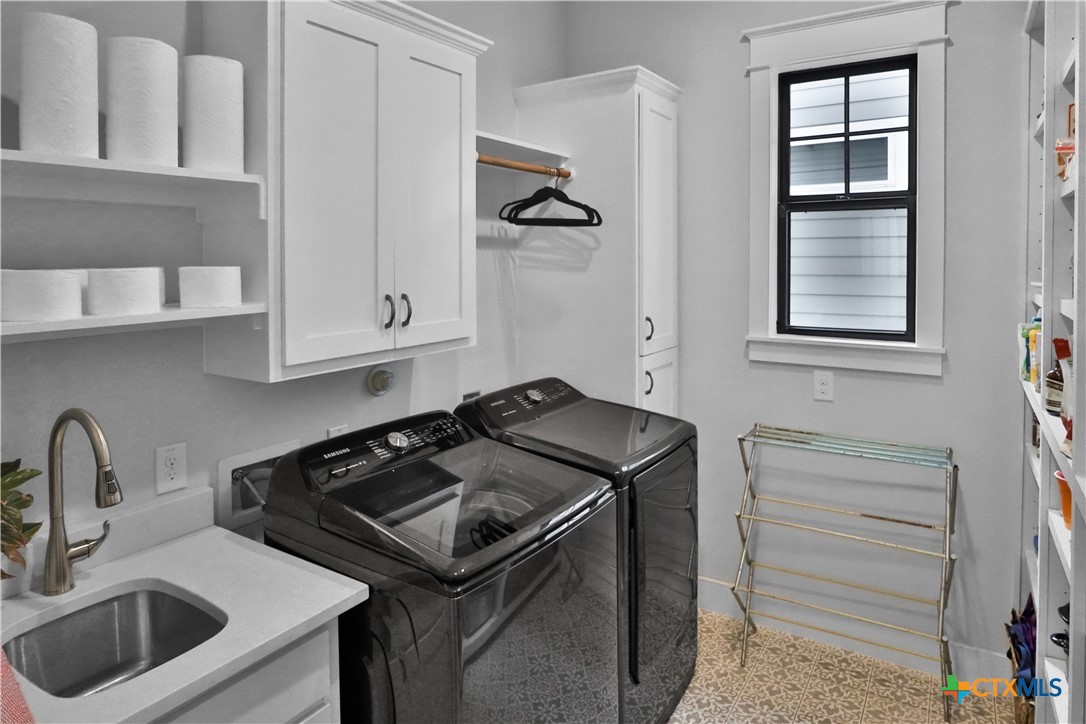 659 Prospect Way New Braunfels, TX 78130 - Photo 18 of 32 a kitchen that has a sink and a stove