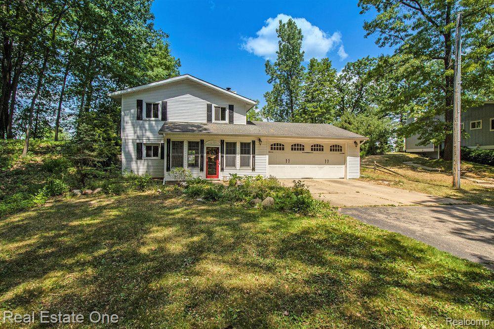 8784 River Valley Road Brighton, MI 48116 - Photo 4 of 37