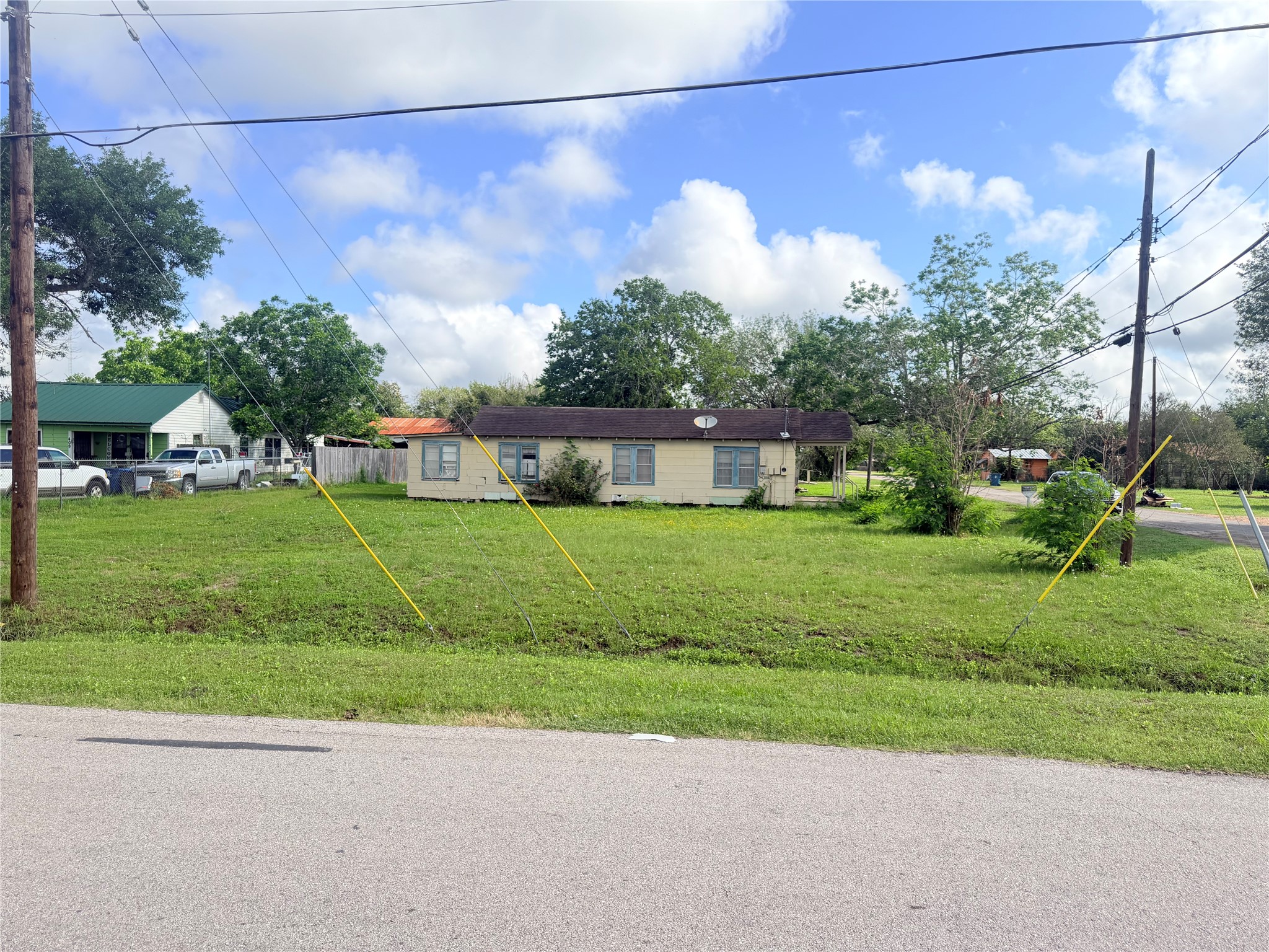 101 Carl Street Refugio, TX 78377 - Photo 7 of 8