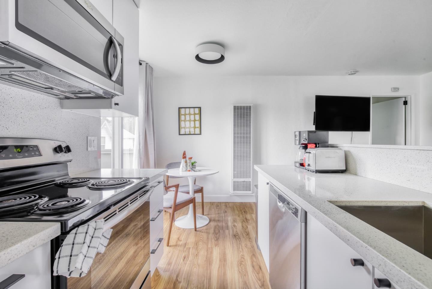 128 East Reed Street, Unit 5 San Jose, CA 95112 - Photo 4 of 18