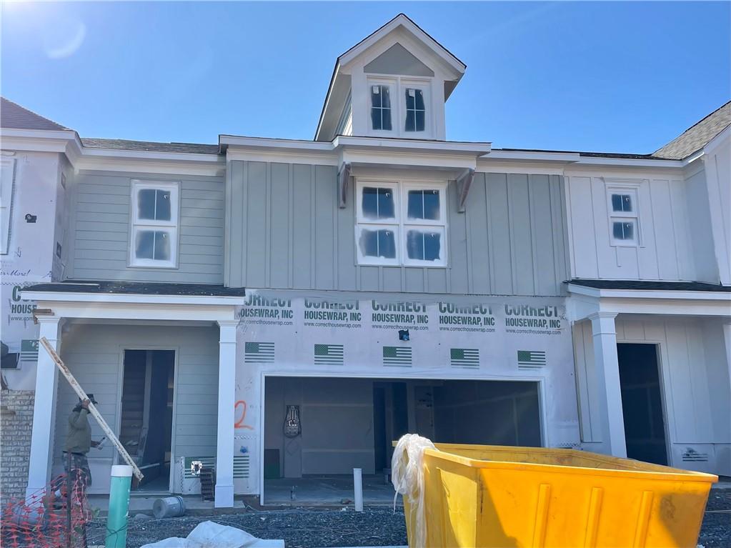 a view of a house with a balcony and a tub