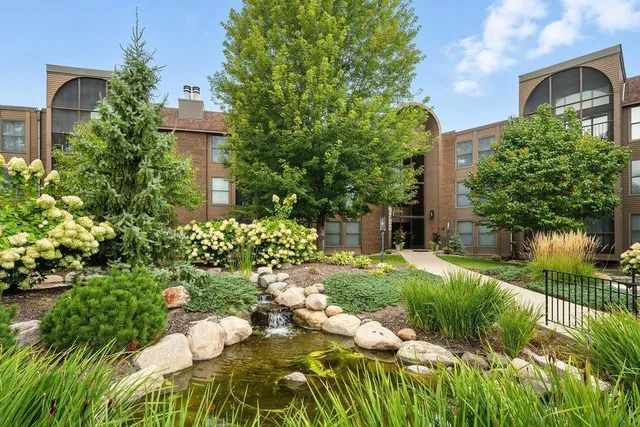 $200,000 | 9700 Portland Avenue South, Unit 332, Bloomington, MN 55420