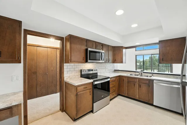 $200,000 | 9700 Portland Avenue South, Unit 332, Bloomington, MN 55420