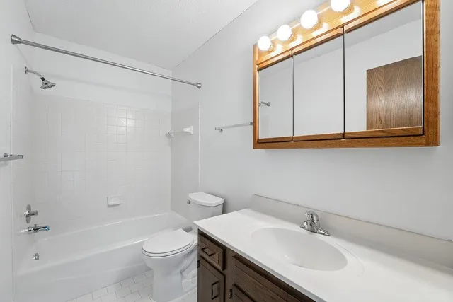 $200,000 | 9700 Portland Avenue South, Unit 332, Bloomington, MN 55420