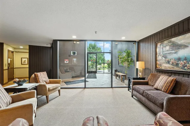 $200,000 | 9700 Portland Avenue South, Unit 332, Bloomington, MN 55420