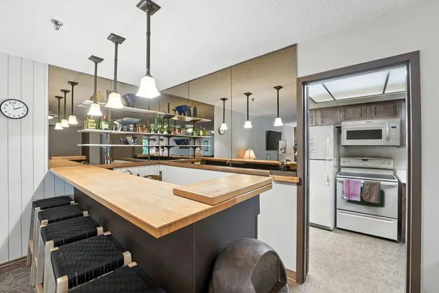 $200,000 | 9700 Portland Avenue South, Unit 332, Bloomington, MN 55420