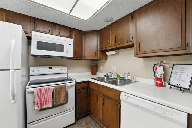 $200,000 | 9700 Portland Avenue South, Unit 332, Bloomington, MN 55420