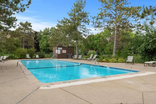 $200,000 | 9700 Portland Avenue South, Unit 332, Bloomington, MN 55420