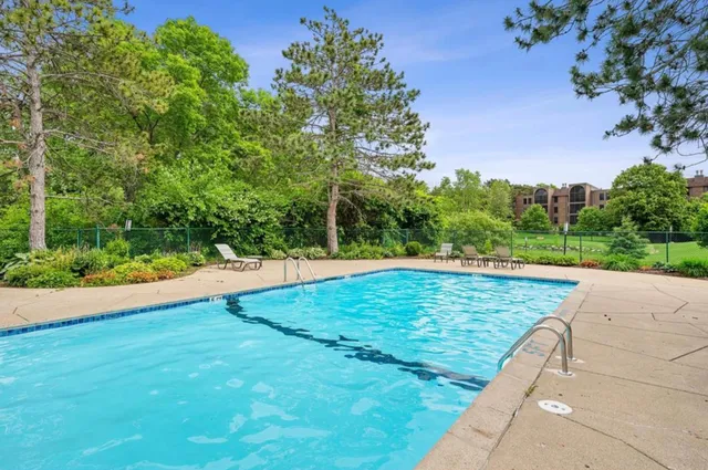 $200,000 | 9700 Portland Avenue South, Unit 332, Bloomington, MN 55420