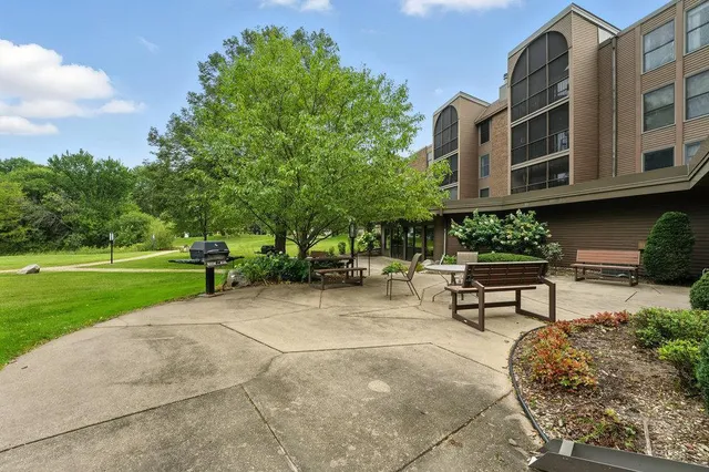 $200,000 | 9700 Portland Avenue South, Unit 332, Bloomington, MN 55420