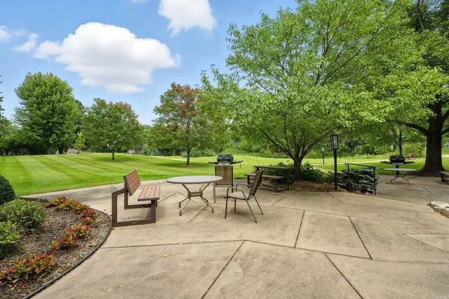 $200,000 | 9700 Portland Avenue South, Unit 332, Bloomington, MN 55420