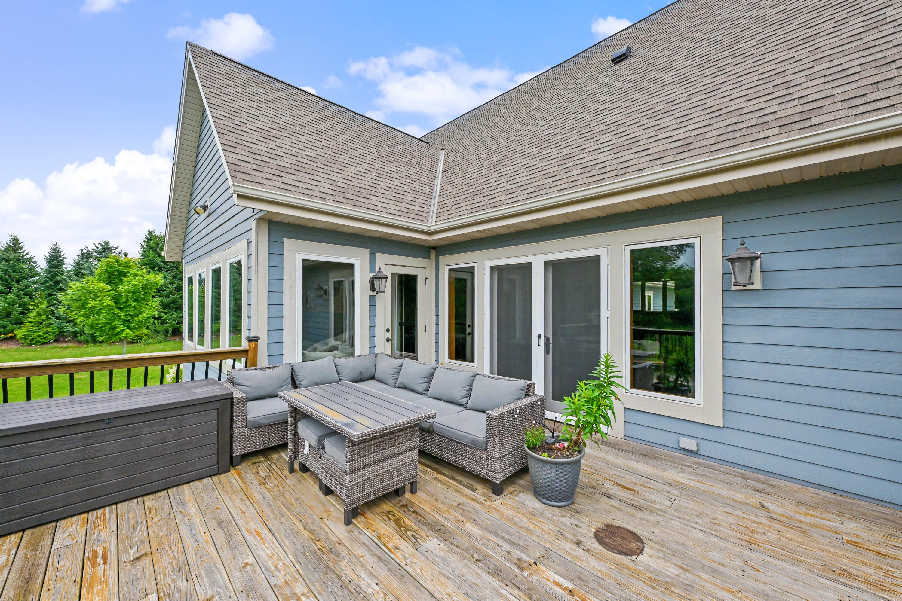 2635 Sunset Road Port Washington, WI 53074 - Photo 27 of 38 Deck