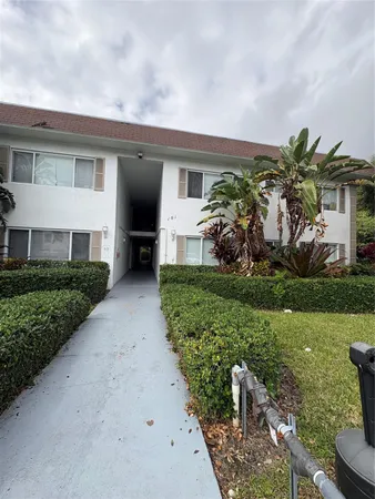 $1,900 | 101 Southeast 6th Avenue, Unit 2, Pompano Beach, FL 33060