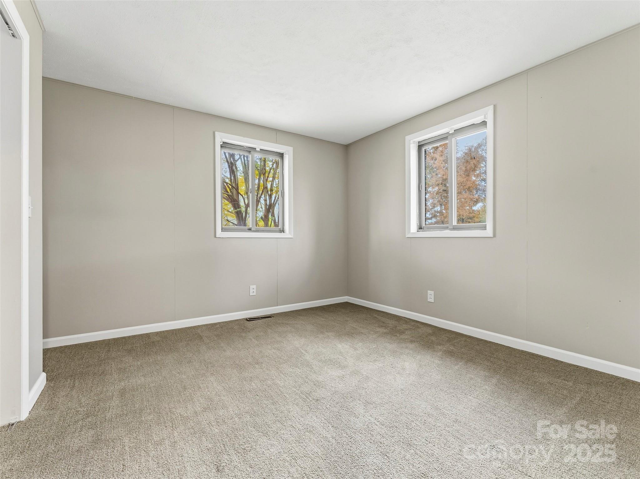 605 Dana Road Hendersonville, NC 28792 - Photo 27 of 38 an empty room with windows