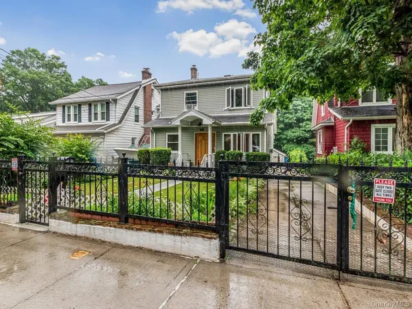 $825,000 | 4004 Rombouts Avenue | Eastchester