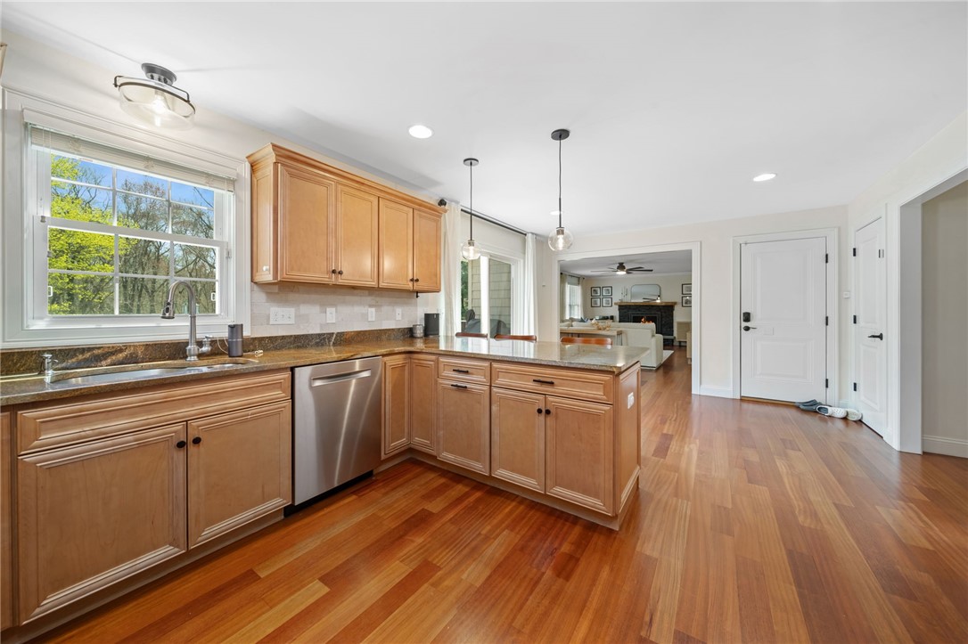 288 Middle Road East Greenwich, RI 02818 - Photo 4 of 30 Gallery Image 4