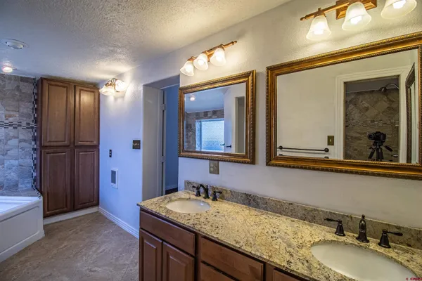 $375,000 | 918 Highway 170, Farmington, NM 87401