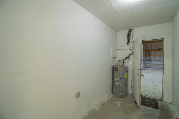 $375,000 | 918 Highway 170, Farmington, NM 87401