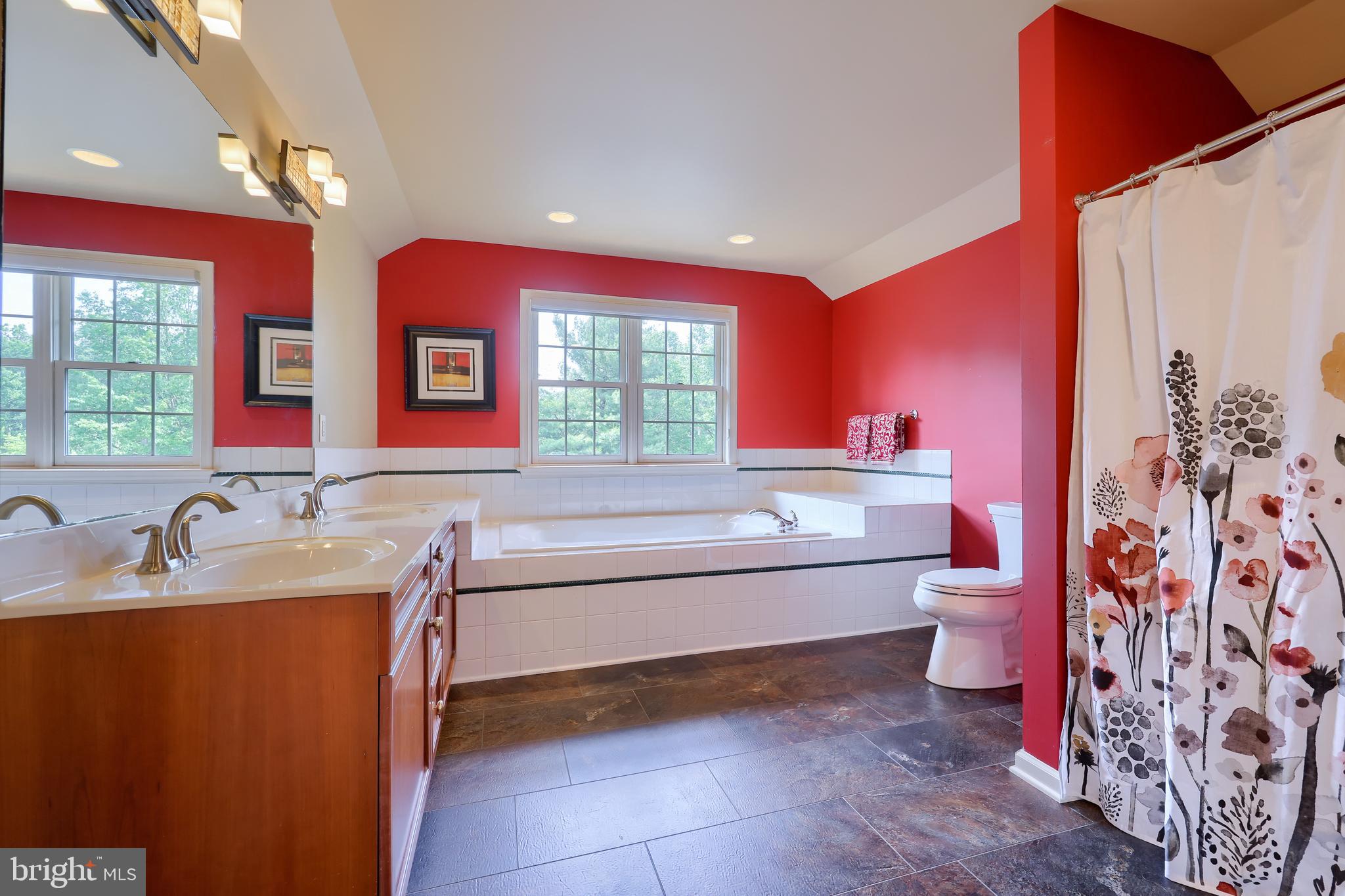 430 Oak Lane Lititz, PA 17543 - Photo 28 of 51 Primary Bathroom