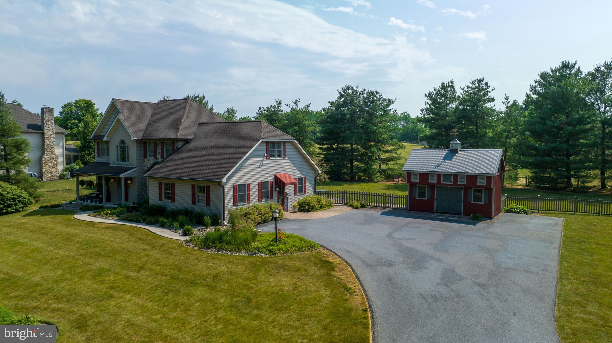 430 Oak Lane Lititz, PA 17543 - Photo 3 of 51 Large Driveway