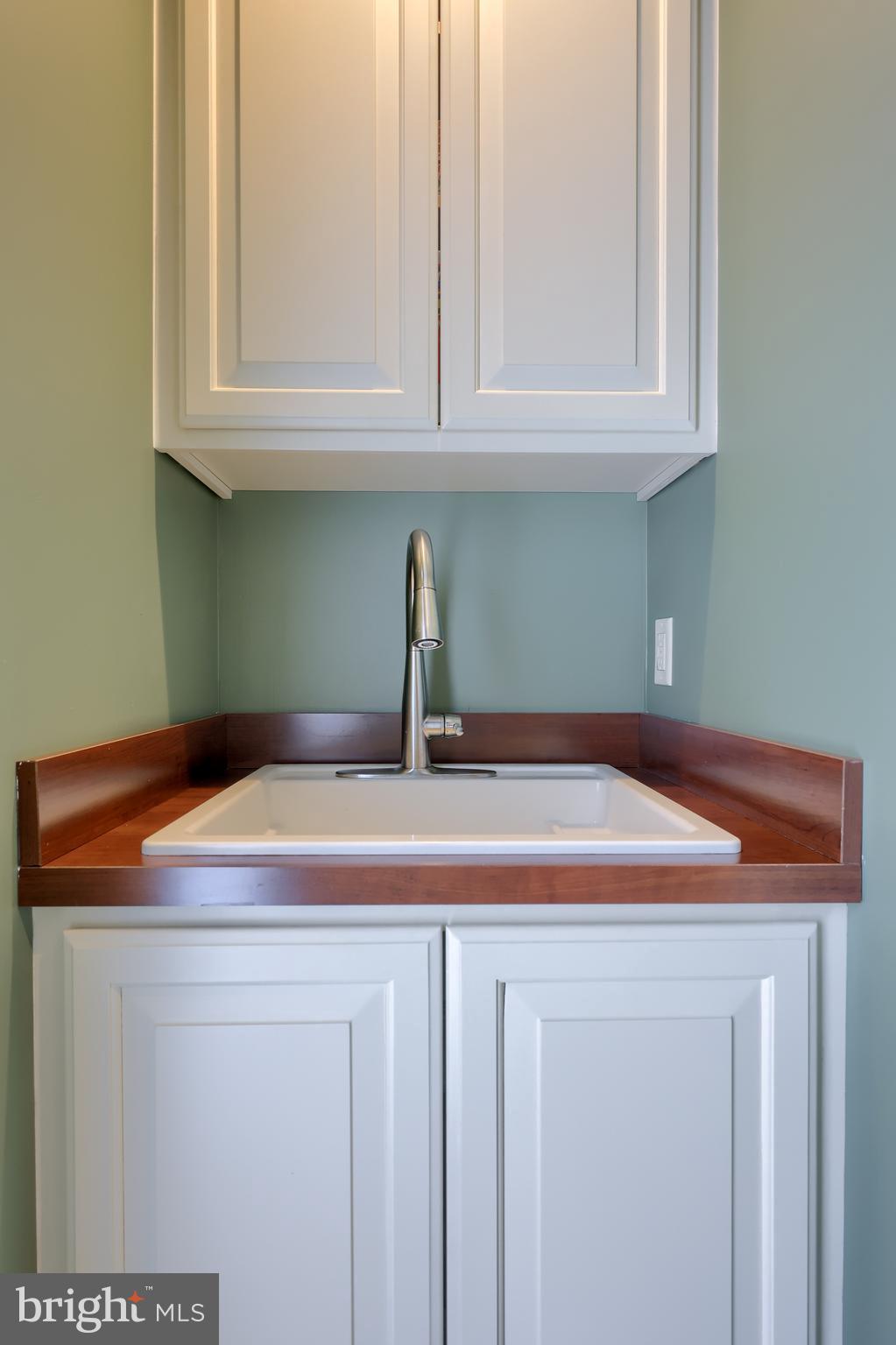 430 Oak Lane Lititz, PA 17543 - Photo 36 of 51 Laundry Sink