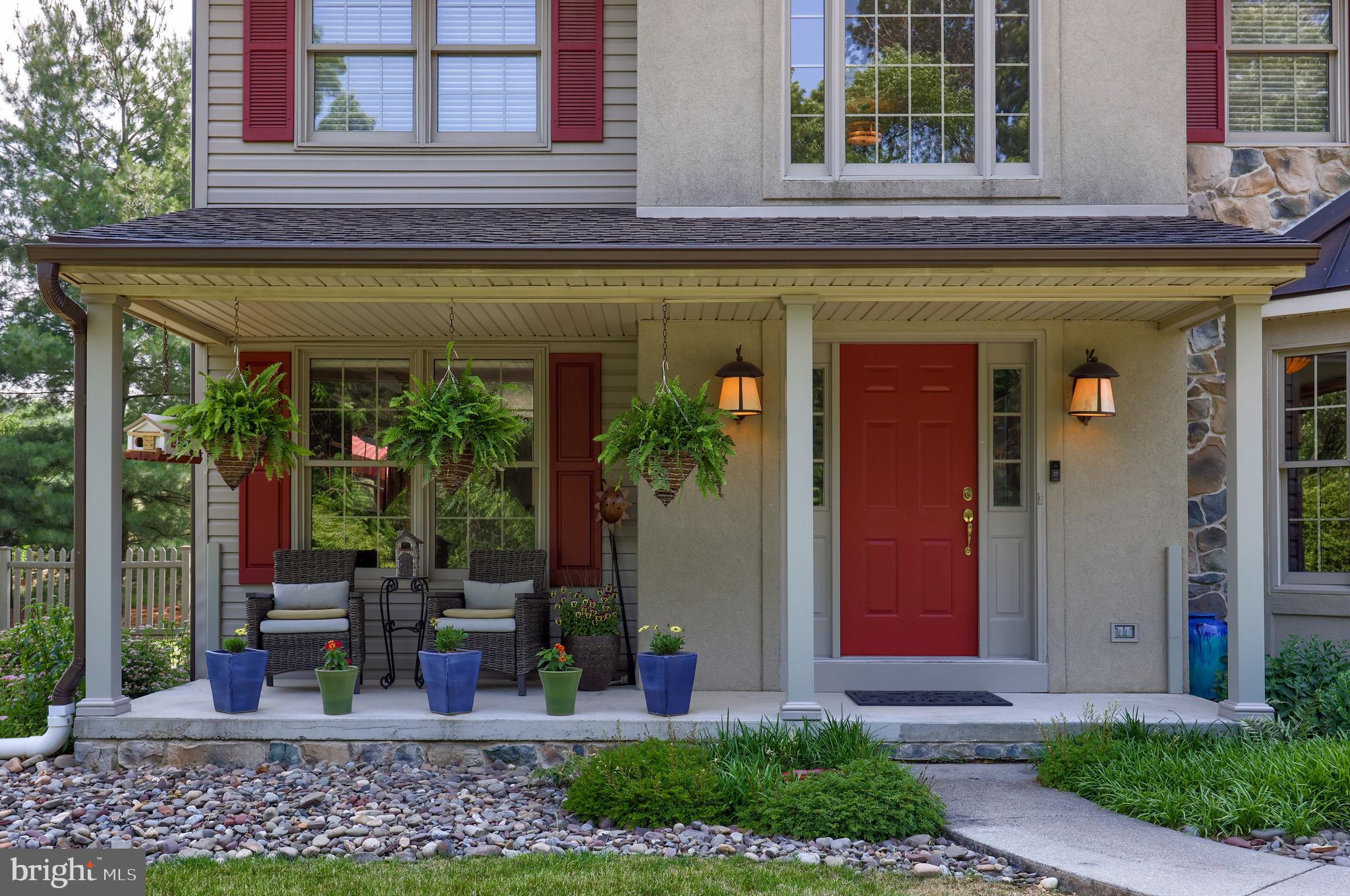 430 Oak Lane Lititz, PA 17543 - Photo 7 of 51 Front porch