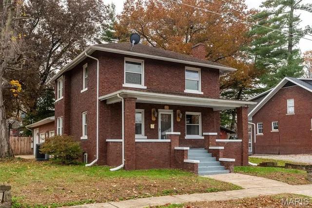 $189,000 | 402 West Church Street, Benton, IL 62812