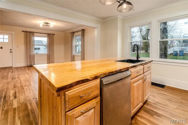 $189,000 | 402 West Church Street, Benton, IL 62812