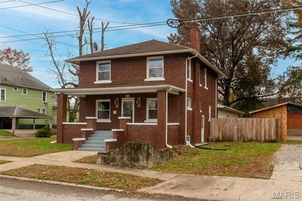 $168,500 | 402 West Church Street, Benton, IL 62812