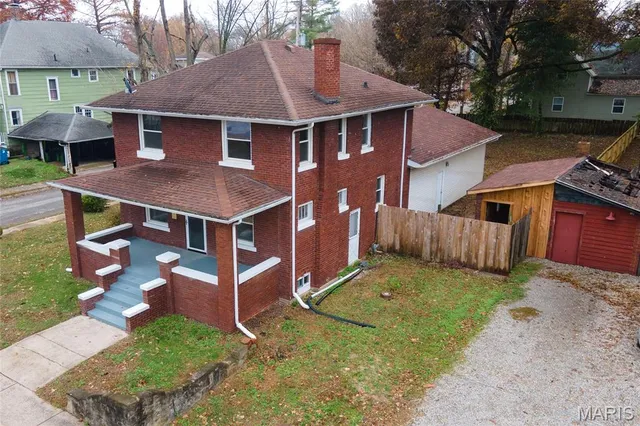 $189,000 | 402 West Church Street, Benton, IL 62812