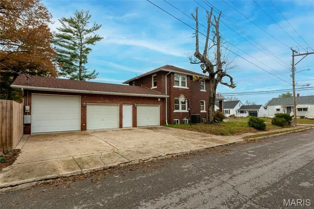 $189,000 | 402 West Church Street, Benton, IL 62812