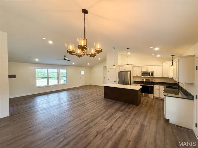 $485,000 | 20125 Blessings Lane, Farmington, MO 63640