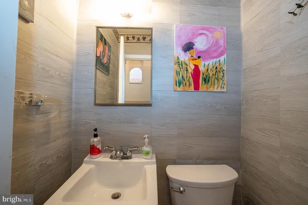 $277,500 | 842 School Lane, Folcroft, PA 19032