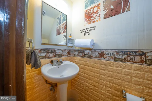 $277,500 | 842 School Lane, Folcroft, PA 19032