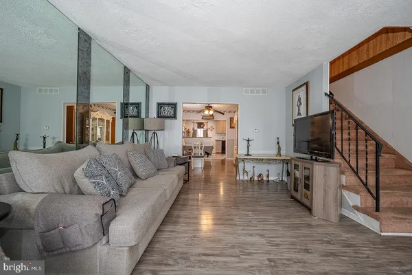 $277,500 | 842 School Lane, Folcroft, PA 19032