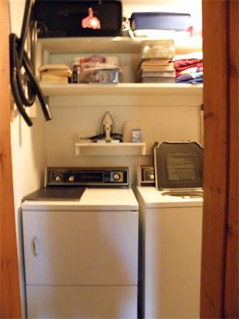 88 Hardy Pond Road Waltham, MA 02451 - Photo 20 of 29 a utility room with dryer and washer