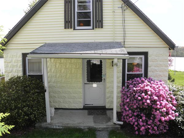 88 Hardy Pond Road Waltham, MA 02451 - Photo 4 of 29 a front view of a house