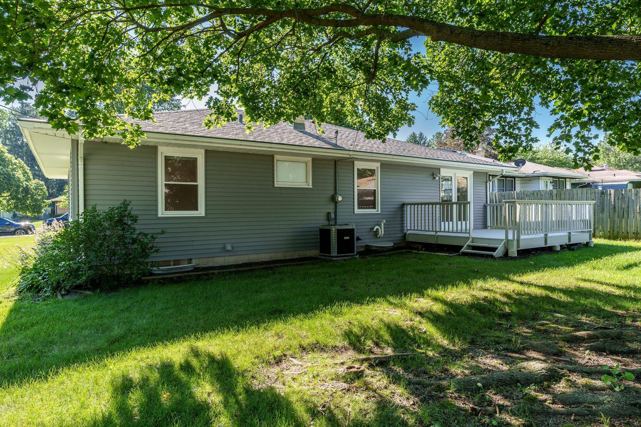 2323 Nebraska Road Rockford, IL 61108 - Photo 4 of 48