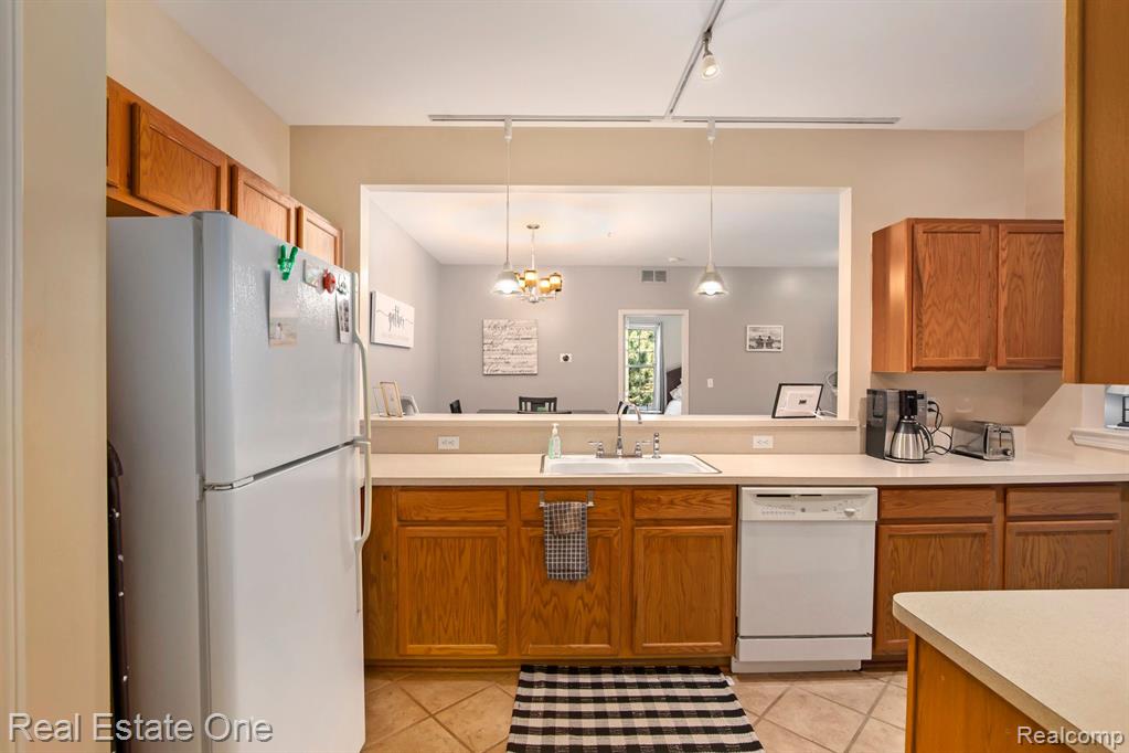 1948 Flagstone Circle Rochester, MI 48307 - Photo 12 of 25