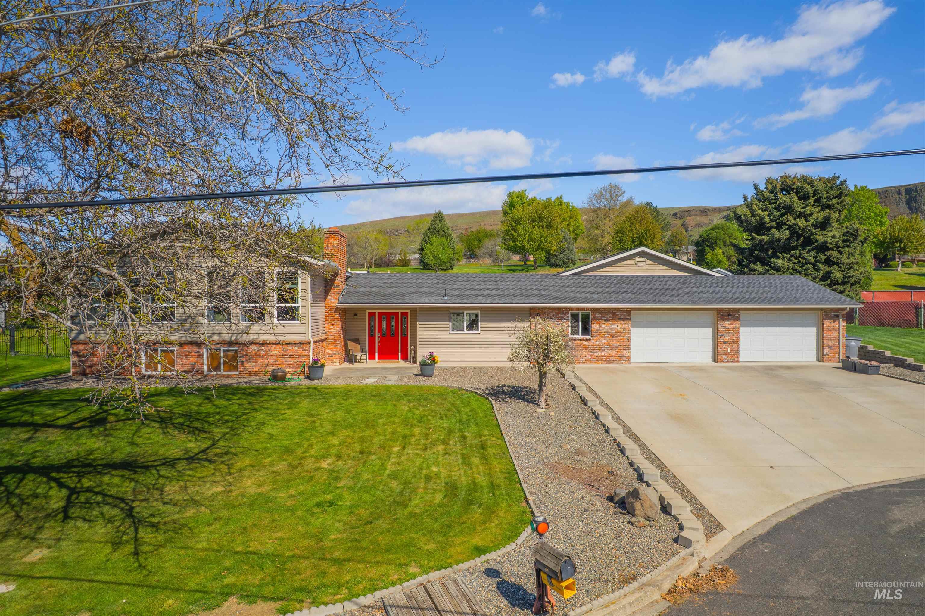 3413 Bluebird Court Lewiston, ID 83501 - Photo 2 of 49