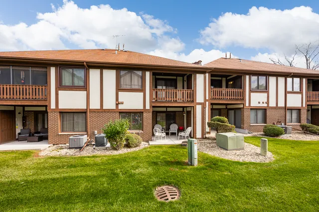 $137,500 | 911 Patricia Lane, Unit 911, Crete, IL 60417