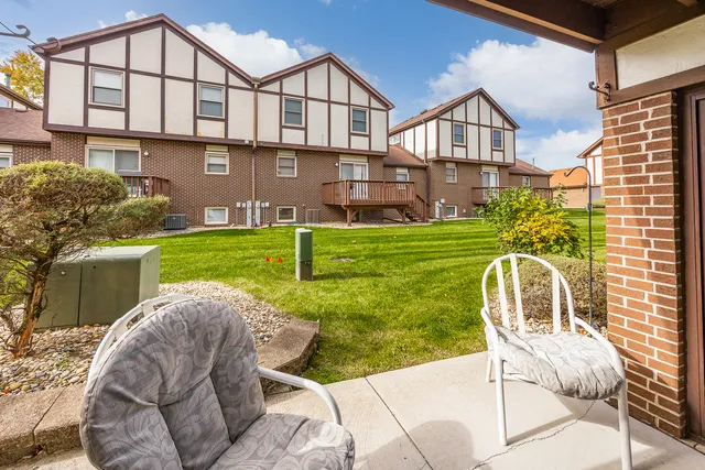 $137,500 | 911 Patricia Lane, Unit 911, Crete, IL 60417